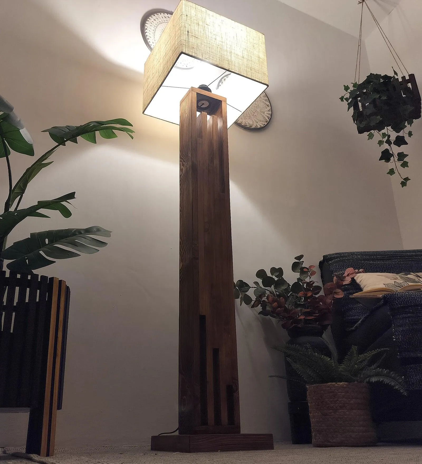 Modern Pinewood Victoria Floor Lamp – Elegant Square Design