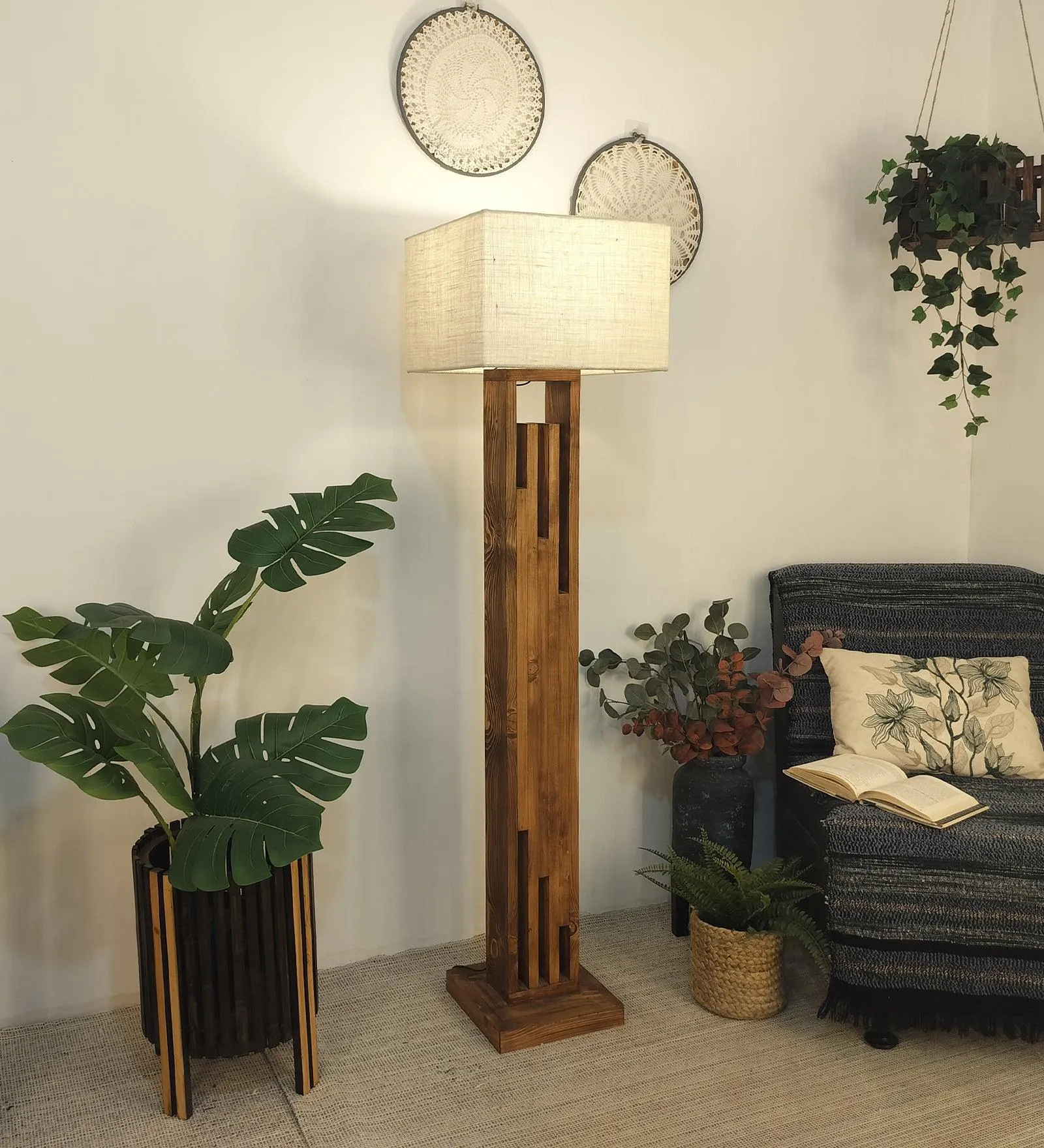 Modern Pinewood Victoria Floor Lamp – Elegant Square Design