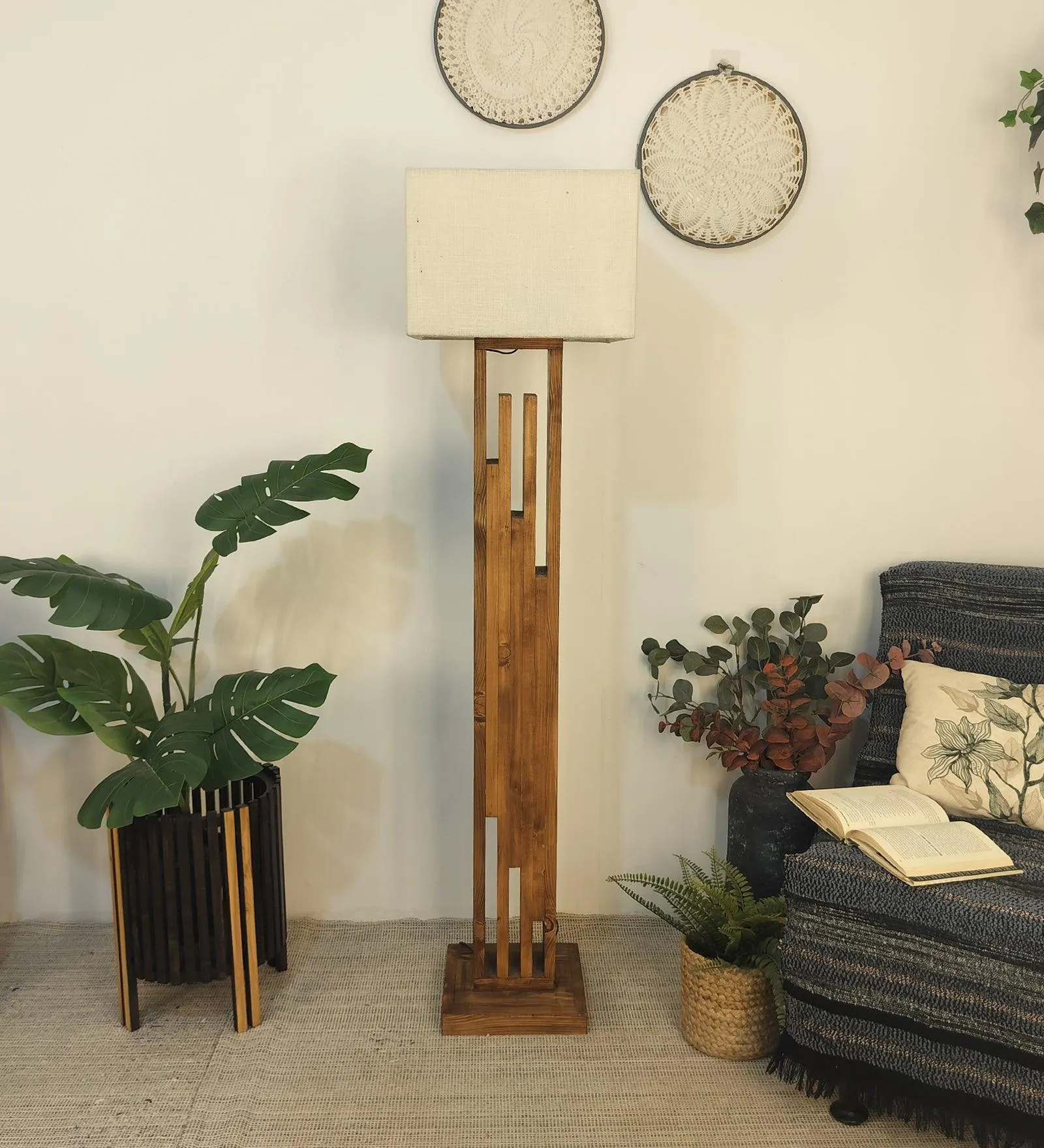 Modern Pinewood Victoria Floor Lamp – Elegant Square Design