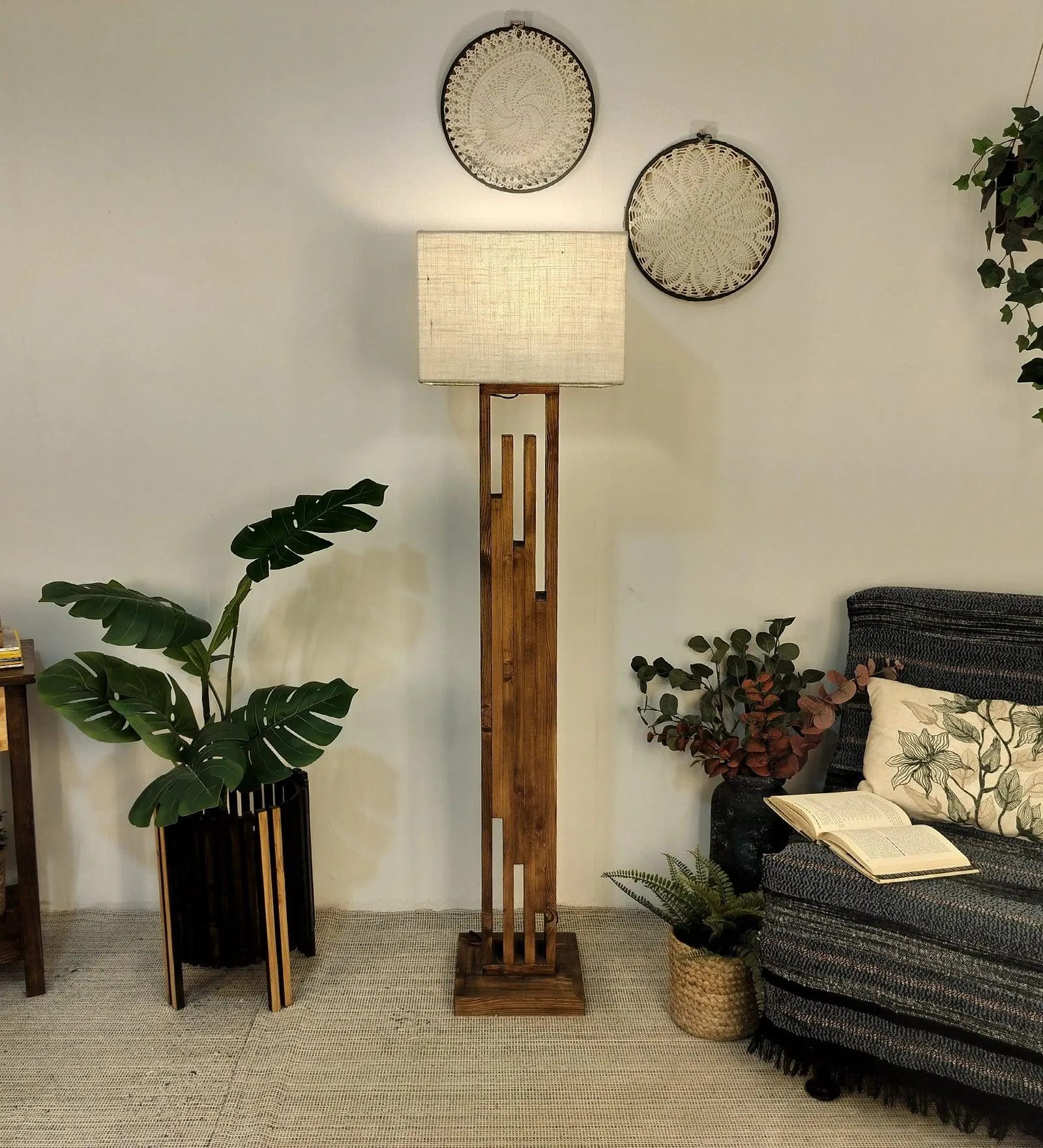 Modern Pinewood Victoria Floor Lamp – Elegant Square Design