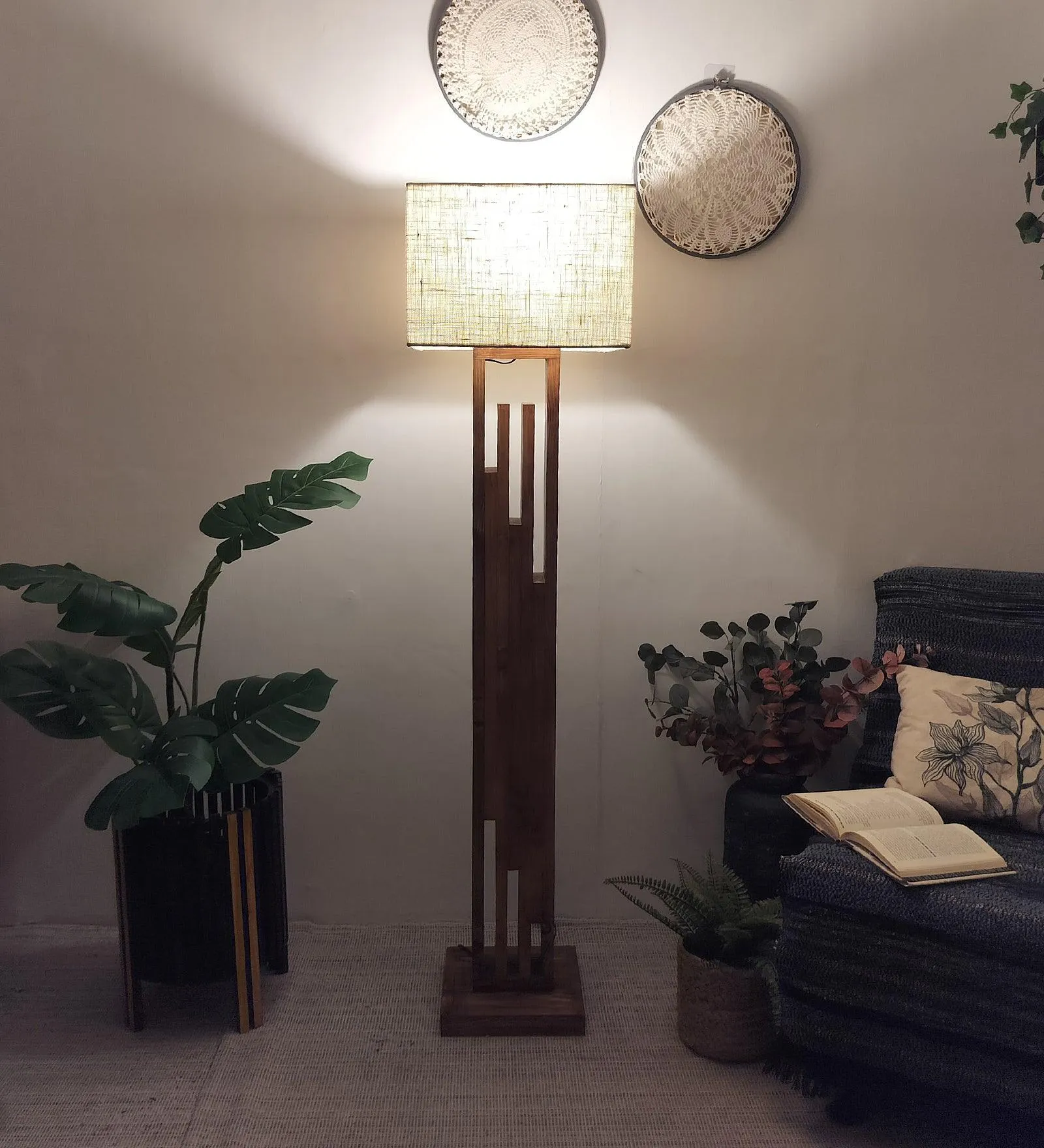 Modern Pinewood Victoria Floor Lamp – Elegant Square Design