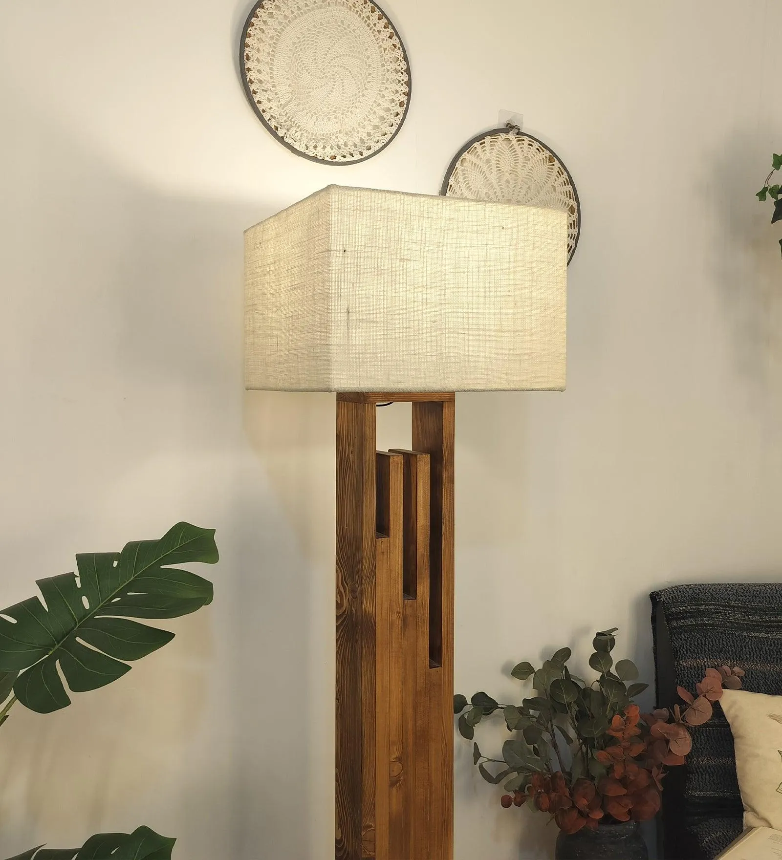 Modern Pinewood Victoria Floor Lamp – Elegant Square Design