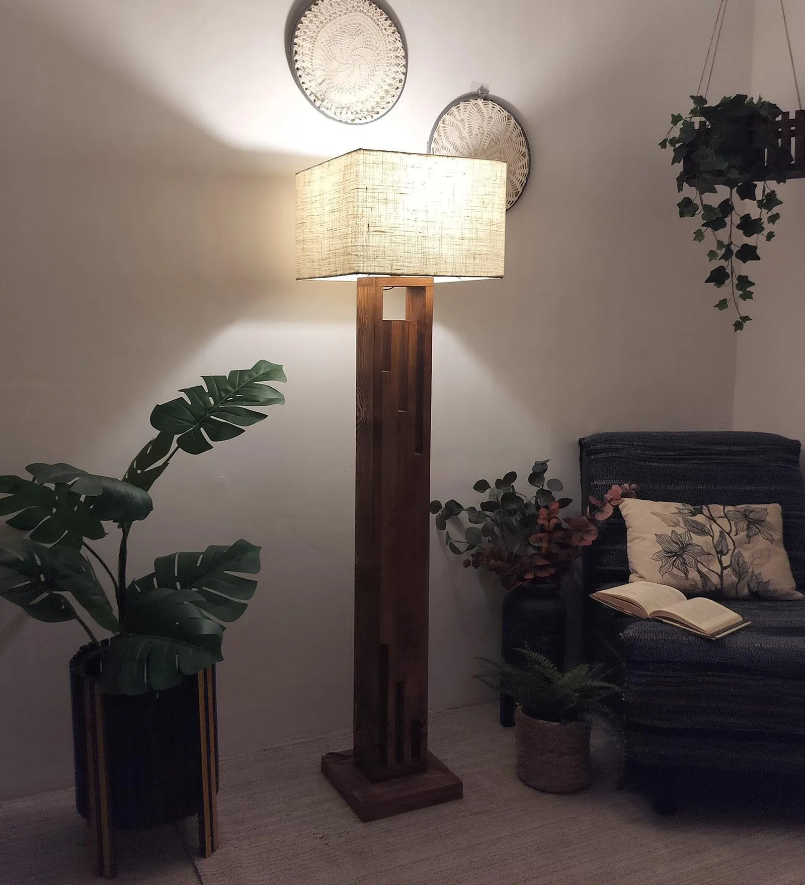 Modern Pinewood Victoria Floor Lamp – Elegant Square Design