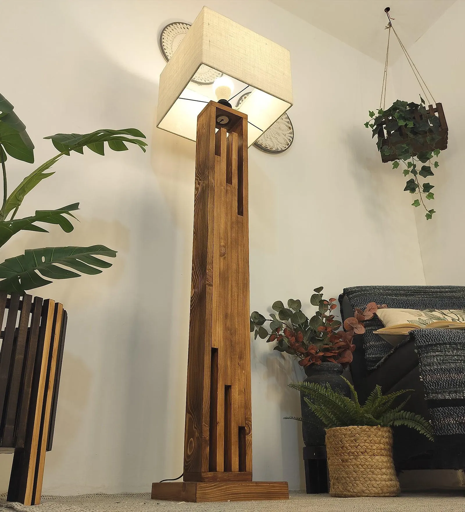 Modern Pinewood Victoria Floor Lamp – Elegant Square Design