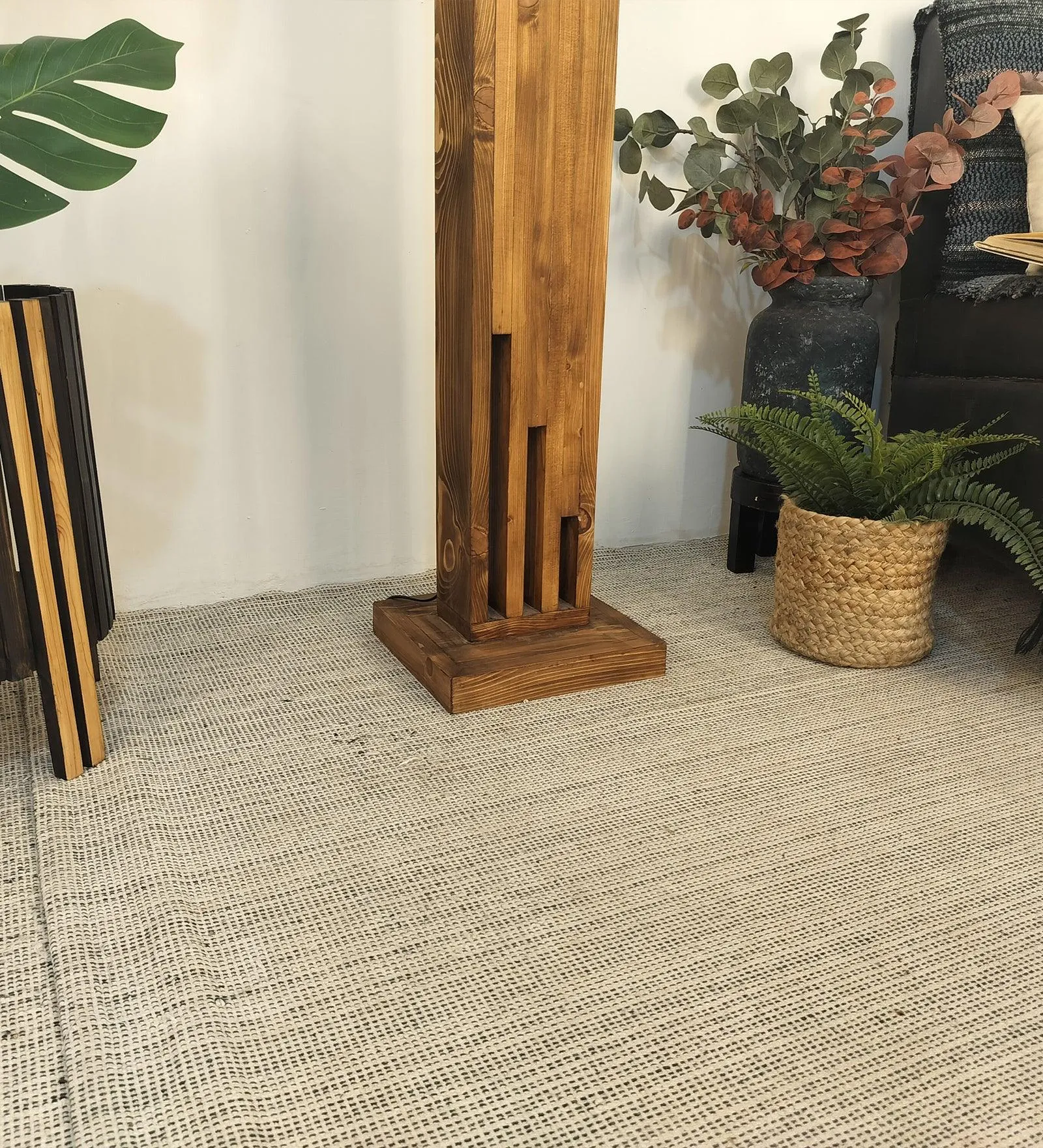 Modern Pinewood Victoria Floor Lamp – Elegant Square Design